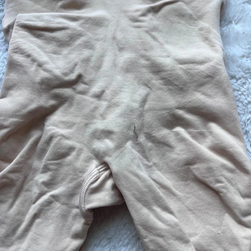 SKIMS Women Sculpting Short Mid Thigh Open Gusset Sand Nude Shapewear Small NWOT